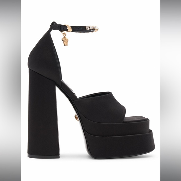 Kalinga Ashok Dhgate Gucci Boot Versace Heels Fall 2021 Medusa